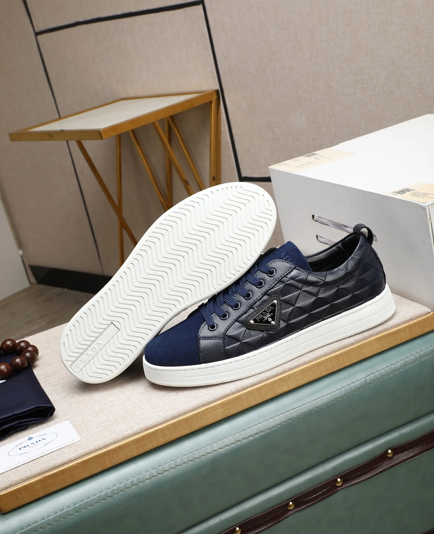 Men's men's shoes💰440🌹🌹[PRADA—Prada] latest model🙈original replica! 👟👟👟Available here. The workmanship is top-notch. The upper is made of Italian 🇮🇹Imported calfskin. ❗️Breathable genuine leather lining @Suitable for travel. The original version has an enlarged engraved sole, making it suitable for all kinds of travels, showing low-key luxury. Let quality speak for itself. Color: Size: 38-44